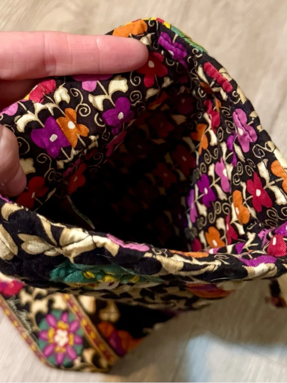 Vera Bradley Cheers To You Bottle Cinch Bag Suzani Pattern NWT - Picture 6 of 6